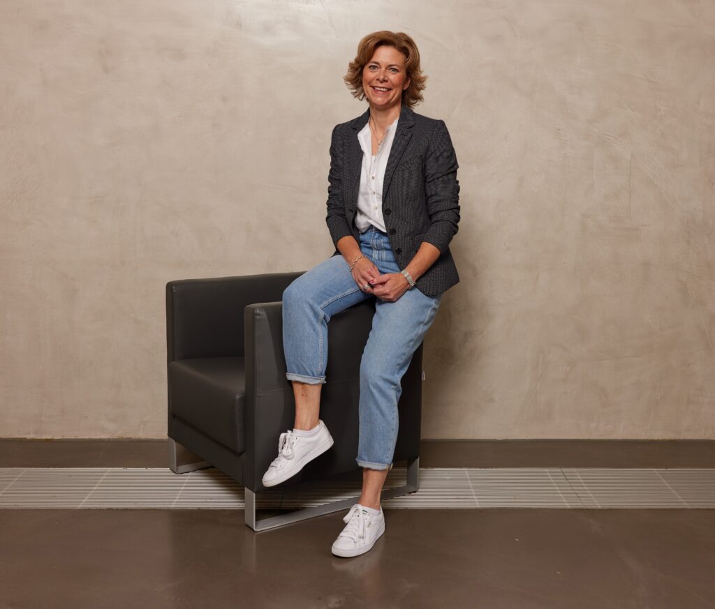 Frau Simone Wilms, Abteilungsleiterin Personal, Stadtwerke Willich auf dem Berufsinformationstag